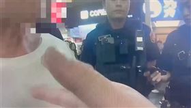 台北,萬華,剪刀,肢體衝突,老翁,西門町,行人。（圖／翻攝畫面）