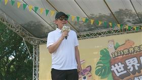 世界先進家庭日董事長方略發紅包世界先進28日在桃園埔心牧場舉辦野餐家庭日活動，董事長方略送出紅包，對基層員工每人發放新台幣1萬至3.5萬元不等的辛勤獎金，總金額約9000萬元。中央社記者張建中攝  114年6月28日