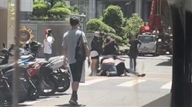 北市,忠孝東路,Uber司機,圍毆,開車門。（圖／翻攝Threads@cy____1110）