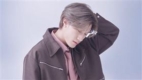 方藝潭在2013年《K-POP STAR第二季》中以魅力的嗓音和表演獲得「小麥可傑克森」的稱讚，並在節目中獲得亞軍。（圖／翻攝自推特）