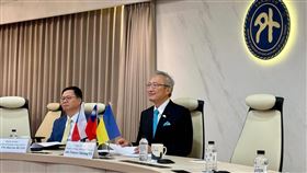 吳志中見證台捷簽署備忘錄外交部政務次長吳志中（右）27日見證台灣與捷克以視訊方式簽署備忘錄。（外交部提供）中央社記者吳書緯傳真 114年6月28日