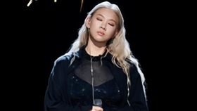 網路流出鄭欣宜在《歌手2025》排練畫面，明顯整個人瘦了一大圈。（圖／翻攝自微博）