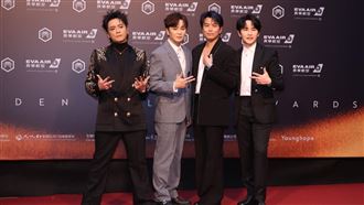 Energy合體了！坤達急改機票直奔典禮現場