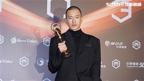 第36屆金曲新人someshiit山姆頭上的疤痕，是因為擔心腫瘤病變成癌症緊急切除留下的。（圖／記者鄭孟晃、趙于瑩攝影）