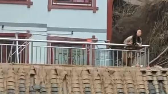 貴州洪災釀山崩　女受困民宅急呼救畫面曝