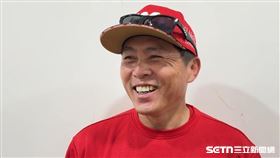 ▲味全龍拿下本週首勝，總教練葉君璋賽後笑嗨嗨。（圖／記者張沛嘉攝影）