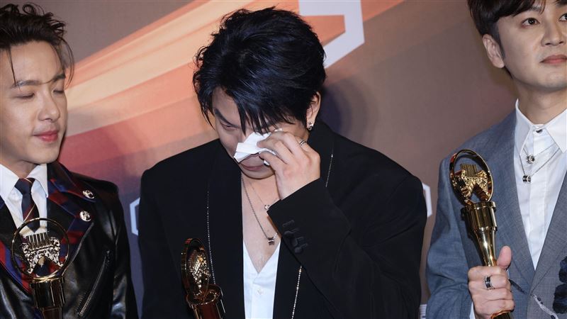 阿弟病痛纏身復健多時　淚崩感謝老婆Mei