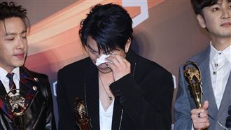 阿弟病痛纏身復健多時　淚崩感謝老婆Mei