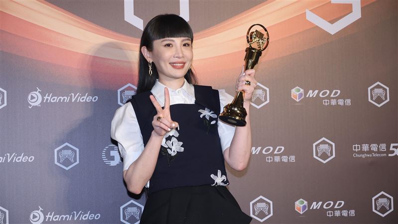 恭喜二度奪華語歌后！魏如萱感言藏這笑翻