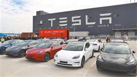 特斯拉執行長馬斯克表示，該公司已完成首次Model Y全自動駕駛交付。（圖／中新社）