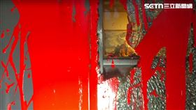 台中,店家,門面,玻璃,茶行,紅色油漆,監視器,屋主,砸店 ▲圖片描述。（圖／翻攝畫面）