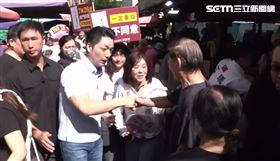 ▲蔣萬安陪李彥秀【內湖737市場掃街】。（圖／翻攝畫面）