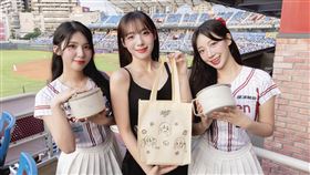 ▲樂天女孩「韓籍3本柱」廉世彬、河智媛、禹洙漢明星賽在大巨蛋開店。（圖／樂天桃猿球團提供） 