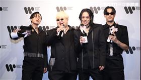 TRASH奪下金曲樂團開心慶功。（圖／記者鄭孟晃、趙于瑩攝影）