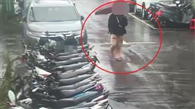 台北,基隆路,五分埔,住宅入侵,機車坐墊。（圖／翻攝畫面）