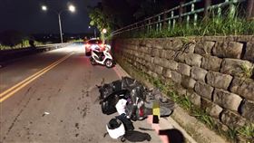 黃牌重機自撞事故現場。（圖／翻攝畫面）