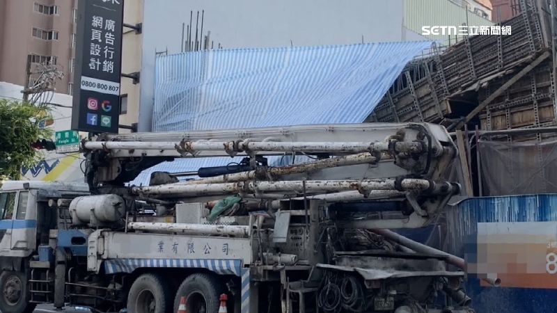 建案蓋一半突塌陷！鷹架模板歪斜民眾驚