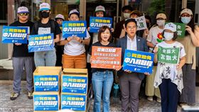 ▲中八罷團赴台中市選委會補件送件。（圖／翻攝自ㄧ罷擊臣-罷免江啟臣臉書）