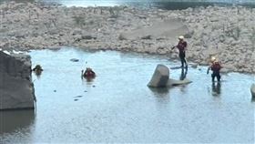 消防隊搜救過程。（圖／翻攝畫面）