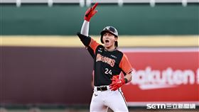 ▲中職36年上半季最終戰，統一獅左外野手陳傑憲代打敲出二壘安打。（圖／記者劉彥池攝影）