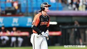 ▲中職36年上半季最終戰，統一獅中外野手林佳緯選到保送。（圖／記者劉彥池攝影）