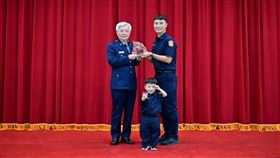 表演慾,三民一分局,張榮興,警政署長,績優警察,陳宏修