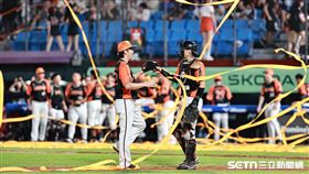 ▲中職36年上半季最終戰，統一獅後援投手高塩將樹投出再見三振。（圖／記者劉彥池攝影）