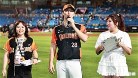 ▲中職36年上半季最終戰，統一獅拿下上半季王座，後援投手高塩將樹賽後受訪。（圖／記者劉彥池攝影）