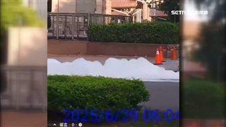 獨／北車變「噴水池」　泡沫河流漫延馬路