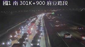 現場車流嚴重回堵，造成紫爆的場面。（圖／翻攝畫面）