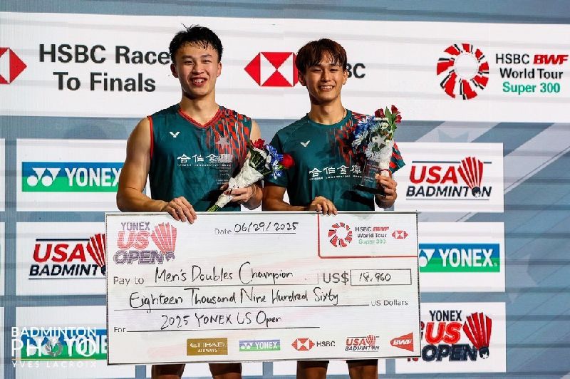 日前美國羽球公開賽,由同為19歲的合庫搭檔賴柏佑(左)、蔡富丞(右)攜手拿下金牌。(胡崇賢提供)