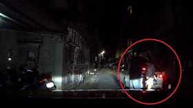 台北,爆料公社,計程車,擄人,刺青男。（圖／翻攝爆料公社）