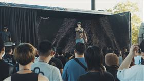 推廣台灣饒舌的網路節目《校長兼撞鐘》邁入第3季！本季推出全新「5G行動車全台走唱」企劃。（圖／文總提供） 