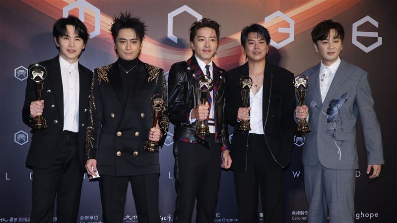 Energy奪金曲又被酸閃兵　阿弟愛妻反擊了