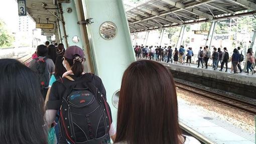 上班族崩潰！台鐵貨列故障　釀列車延誤