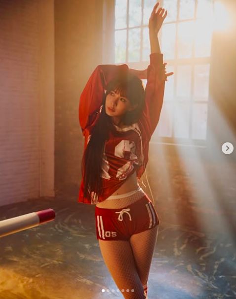 安心亞有著甜美臉蛋、凹凸有致的身材。(圖/翻攝自臉書)