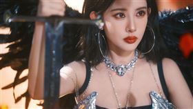 ▲孟子義過去長相遭質疑是「網紅臉」。（圖／翻攝自微博）