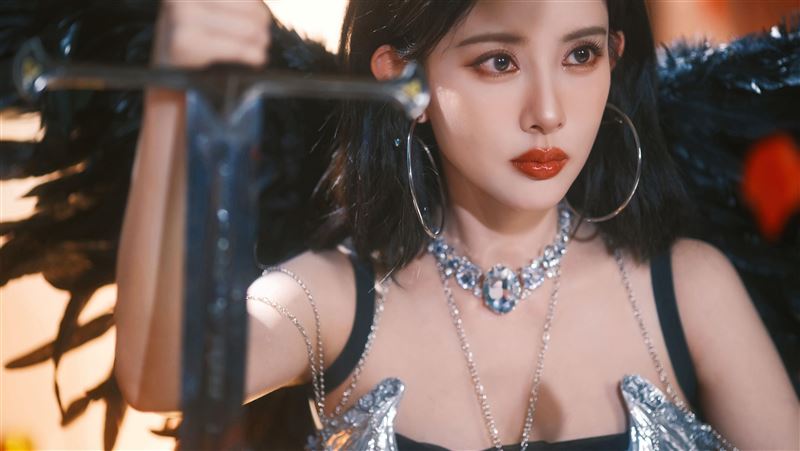 趙露思疑控公司偏心　她爆：太漂亮被拒角