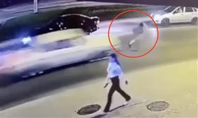找女友遇死劫！23歲男「闖馬路」被撞飛亡