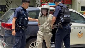 黑貓女司機正面曝光，模樣十分兇狠。（圖／翻攝畫面）