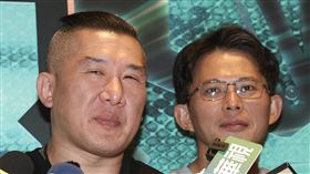 成吉思汗盃全國健美公開賽  陳之漢受訪第5屆成吉思汗盃全國健美公開賽22日在宏匯廣場舉行，網紅「館長」陳之漢（左）出席活動並受訪。右為民眾黨主席黃國昌。中央社記者吳家昇攝  114年6月22日