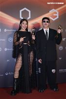 金曲36最佳單曲製作人獎海大富（右）、歌手 Abus Tanapima 阿布絲．塔娜比瑪（左）（圖／記者鄭孟晃攝影）