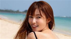 深田恭子到夏威夷拍攝寫真集。（圖／翻攝自IG＠horipromeguro）