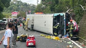 綠世界,台三線,遊覽車,翻覆（圖／翻攝畫面）
