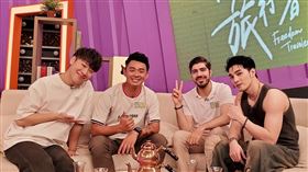 小賴(左一)、融融(左二)、圖佳(右二)、偉晉(右一)聊旅行趣事（圖／八大提供）