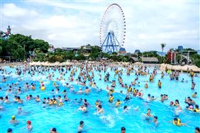 今年暑假最好玩 ! 麗寶樂園打造精靈降臨、粉色系沙灘登場（業配勿用）