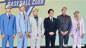 ▲中職36年季中選秀會，中信兄弟總教練平野惠一和選進的球員合影。（圖／記者劉彥池攝影）