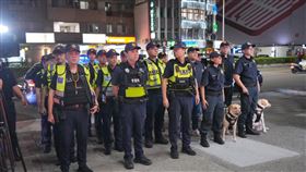 新北市出動大批警力臨檢。（圖／警方提供）