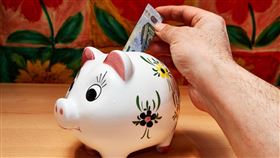 ▲國泰台灣高股息基金上架TISA，7月1日盛大開賣經理費更低，最低1千元就買得到。（示意圖／PIXABAY）  