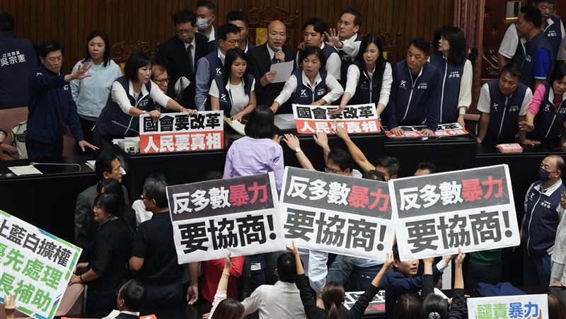 民進黨轟：藍白暴力毀憲亂政是現在進行式